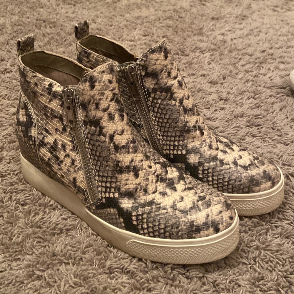Steve Madden wedgie sneaker